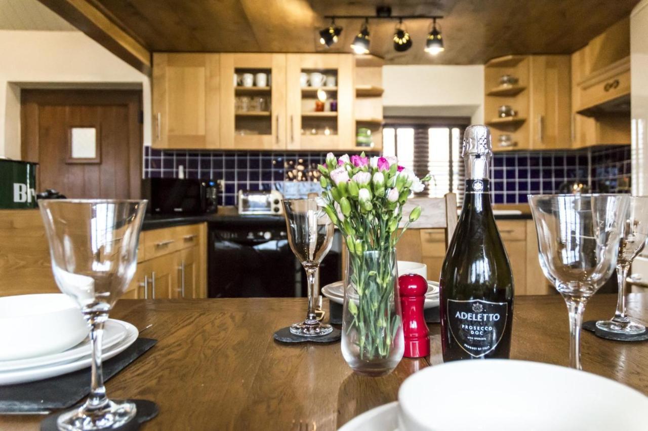Foxglove - Luxurious Barn Conversion - Blossom Farm Johnston Exteriör bild