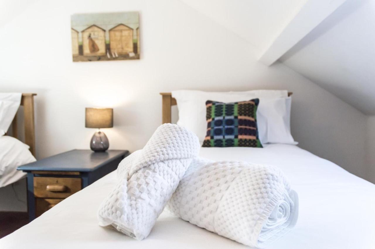 Foxglove - Luxurious Barn Conversion - Blossom Farm Johnston Exteriör bild