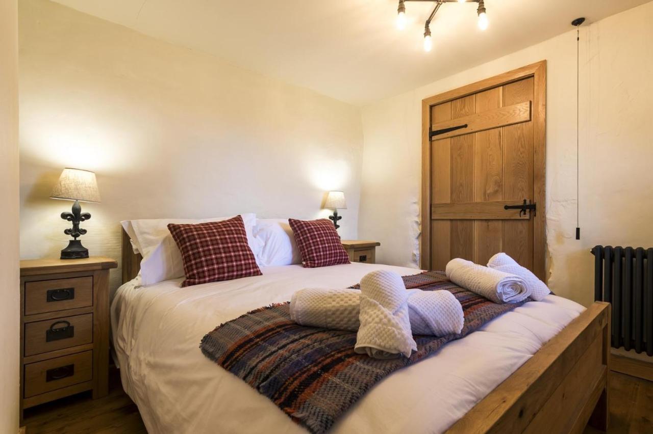 Foxglove - Luxurious Barn Conversion - Blossom Farm Johnston Exteriör bild