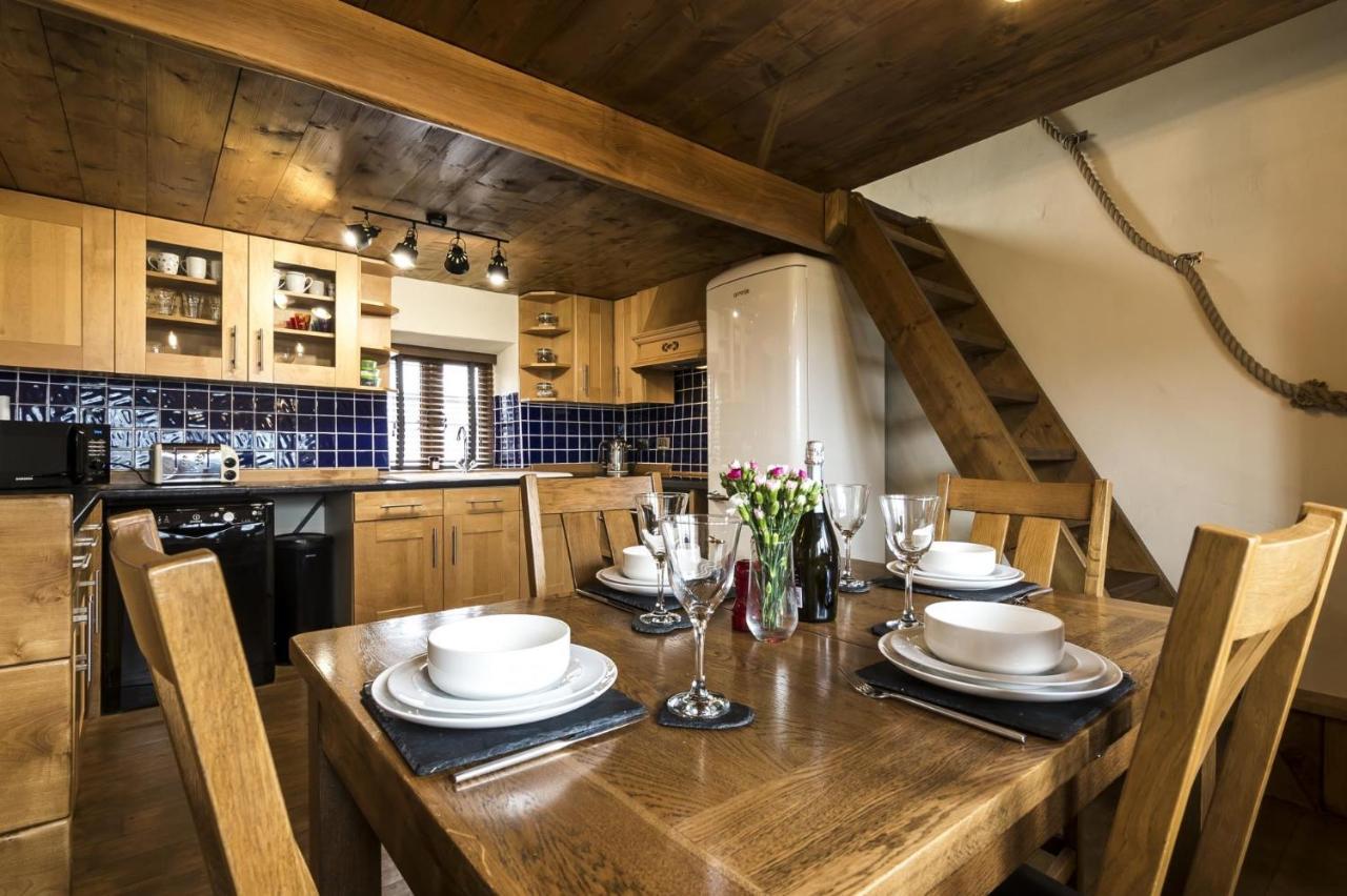 Foxglove - Luxurious Barn Conversion - Blossom Farm Johnston Exteriör bild