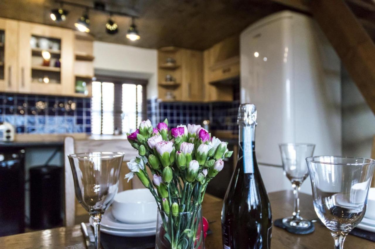Foxglove - Luxurious Barn Conversion - Blossom Farm Johnston Exteriör bild