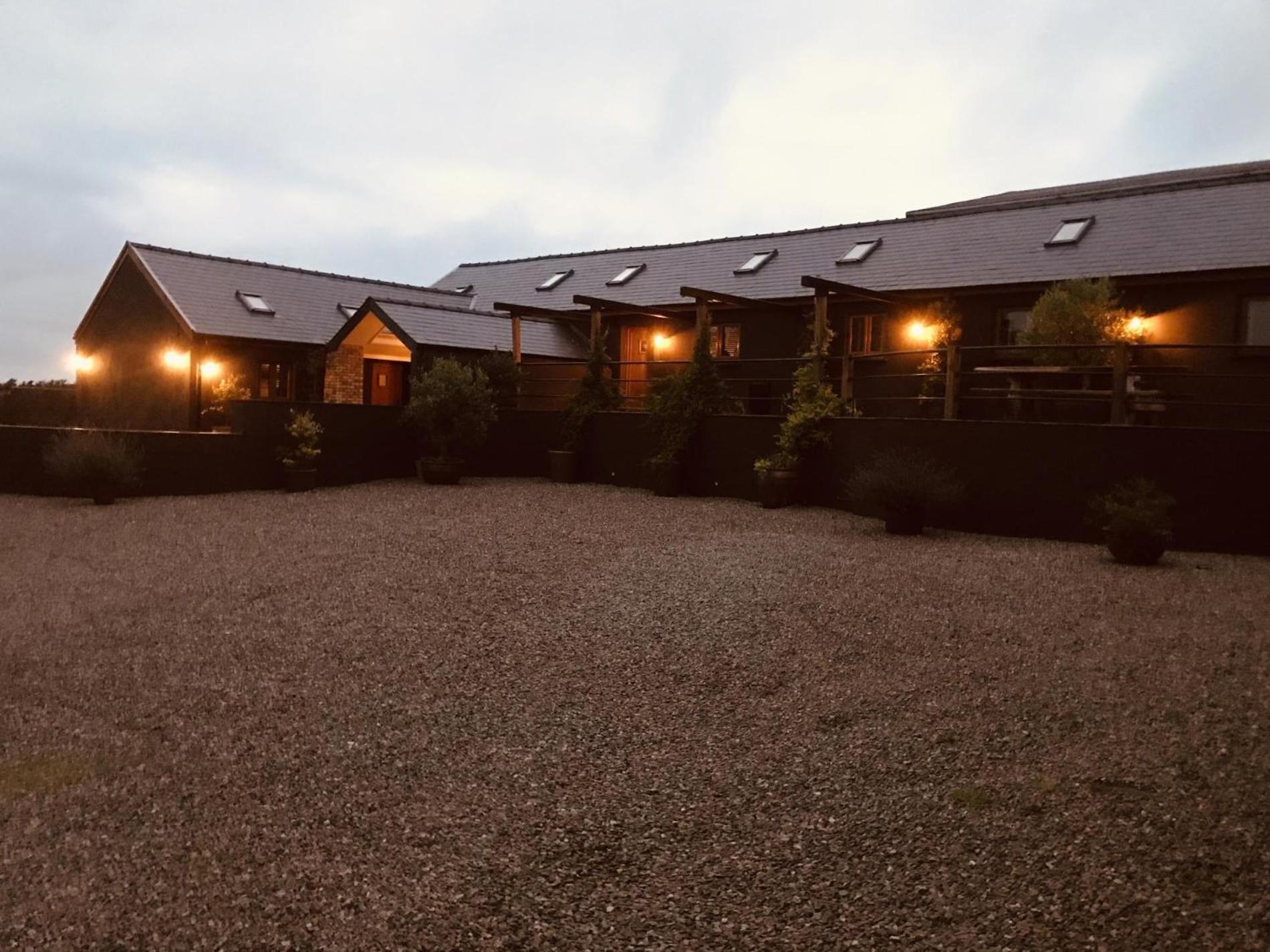 Foxglove - Luxurious Barn Conversion - Blossom Farm Johnston Exteriör bild